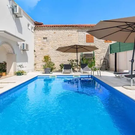 Holiday In Tinjan/istrien 38452 בית נופש Tinjan